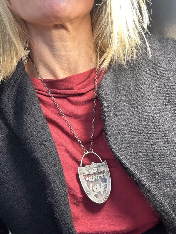 Kette mit Anhänger "Mountain Love" – Bild 8
