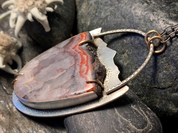Kette mit Anhänger "Mountain Love" – Bild 4