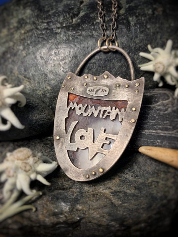 Kette mit Anhänger "Mountain Love" – Bild 2