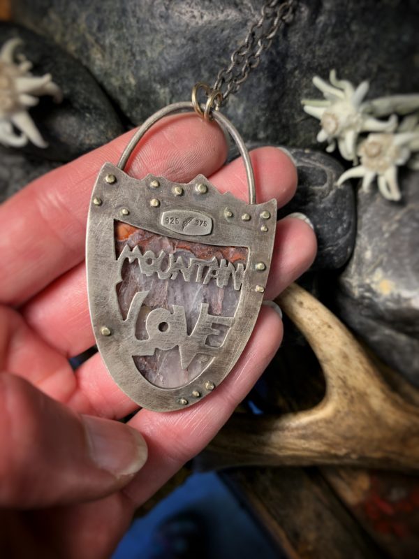 Kette mit Anhänger "Mountain Love" – Bild 6