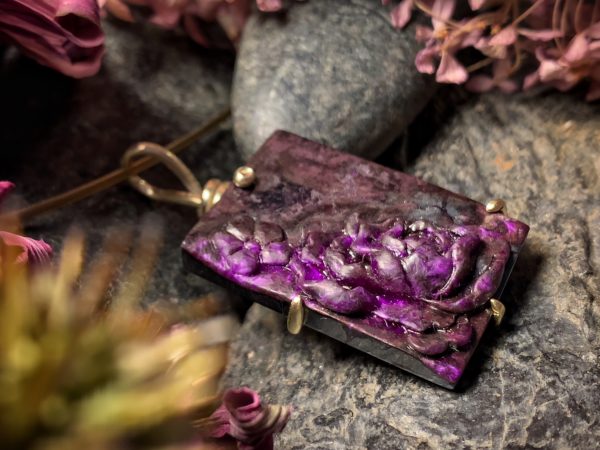 Sugilith-Anhänger "Violet Rose" – Bild 2