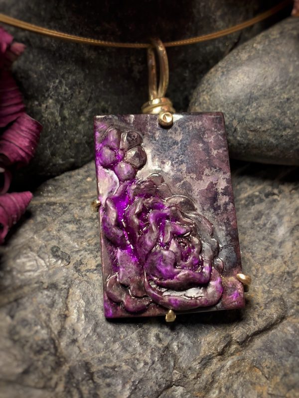 Sugilith-Anhänger "Violet Rose" – Bild 3