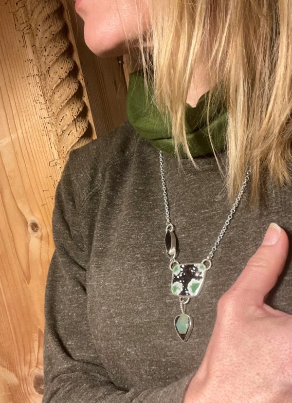 Kette "New Spirit" mit Smaragd und Emaille – Bild 6