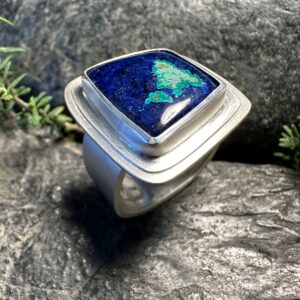 Design-Ring mit seltenem Azurit