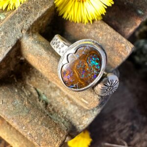 Schöner Ring mit Boulderopal, wirkt sehr natürlich und bezaubert mit seiner schlichten Art